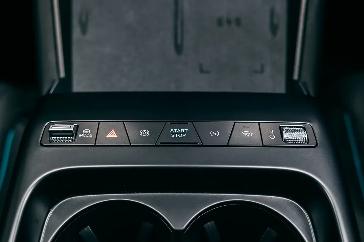 BYD SEAL 6 ที่ชาร์จไร้สาย และแผงสวิตช์ควบคุม (รุ่น Premium)