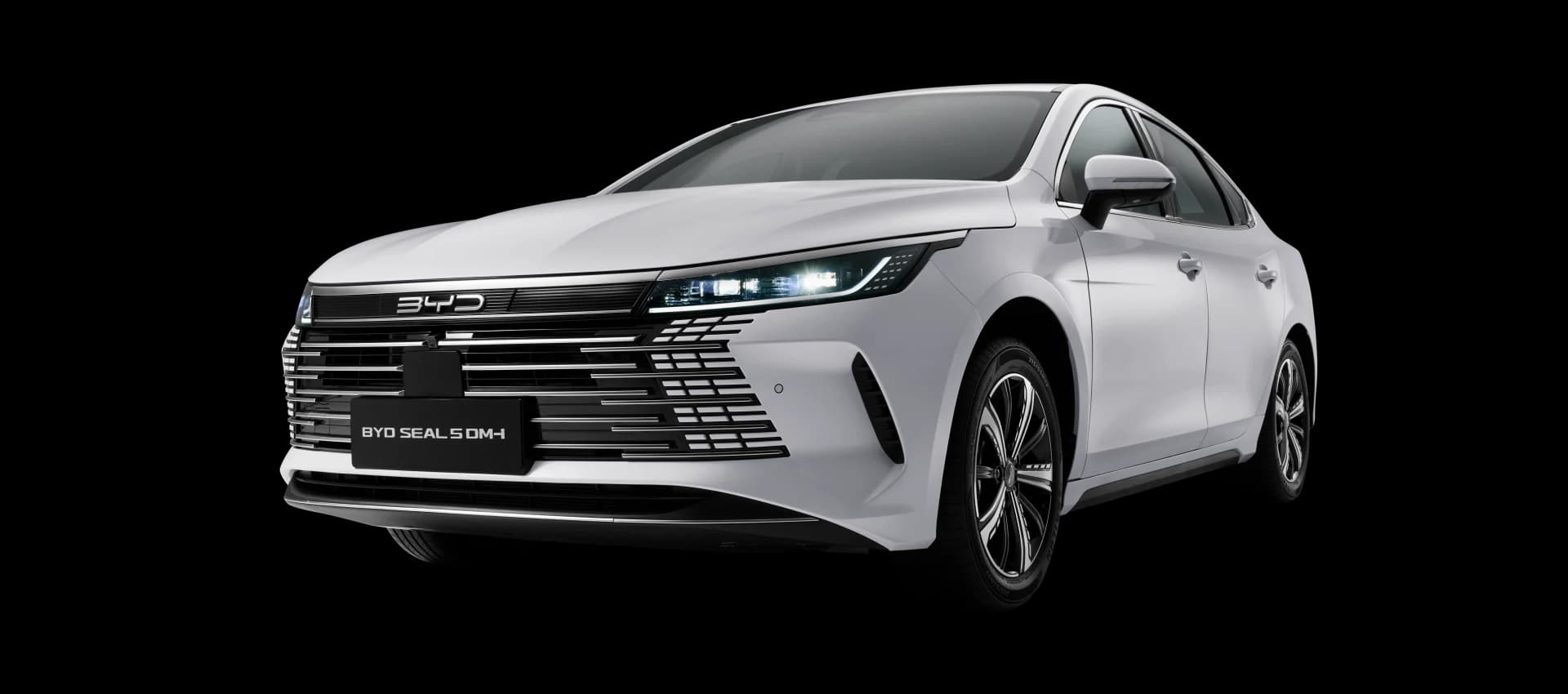 BYD SEAL 5 DM-i in Arctic White