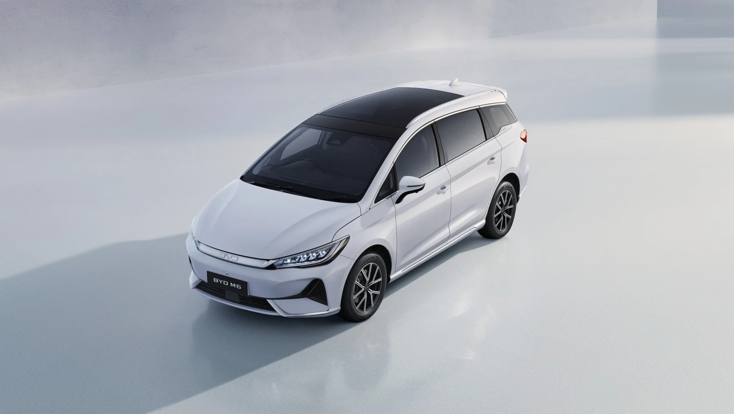 BYD M6 Exterior View 1