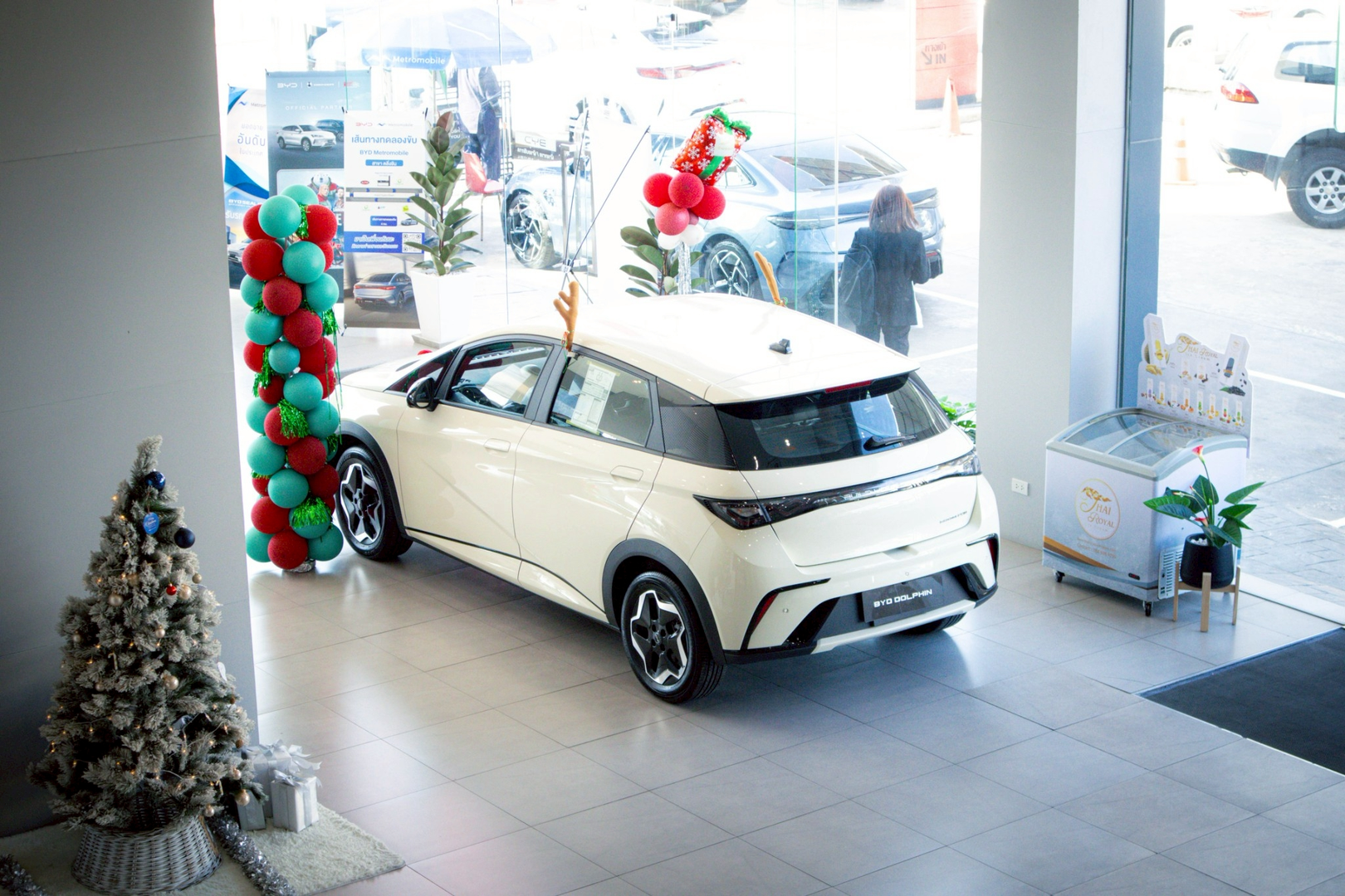 BYD Metromobile showroom 5