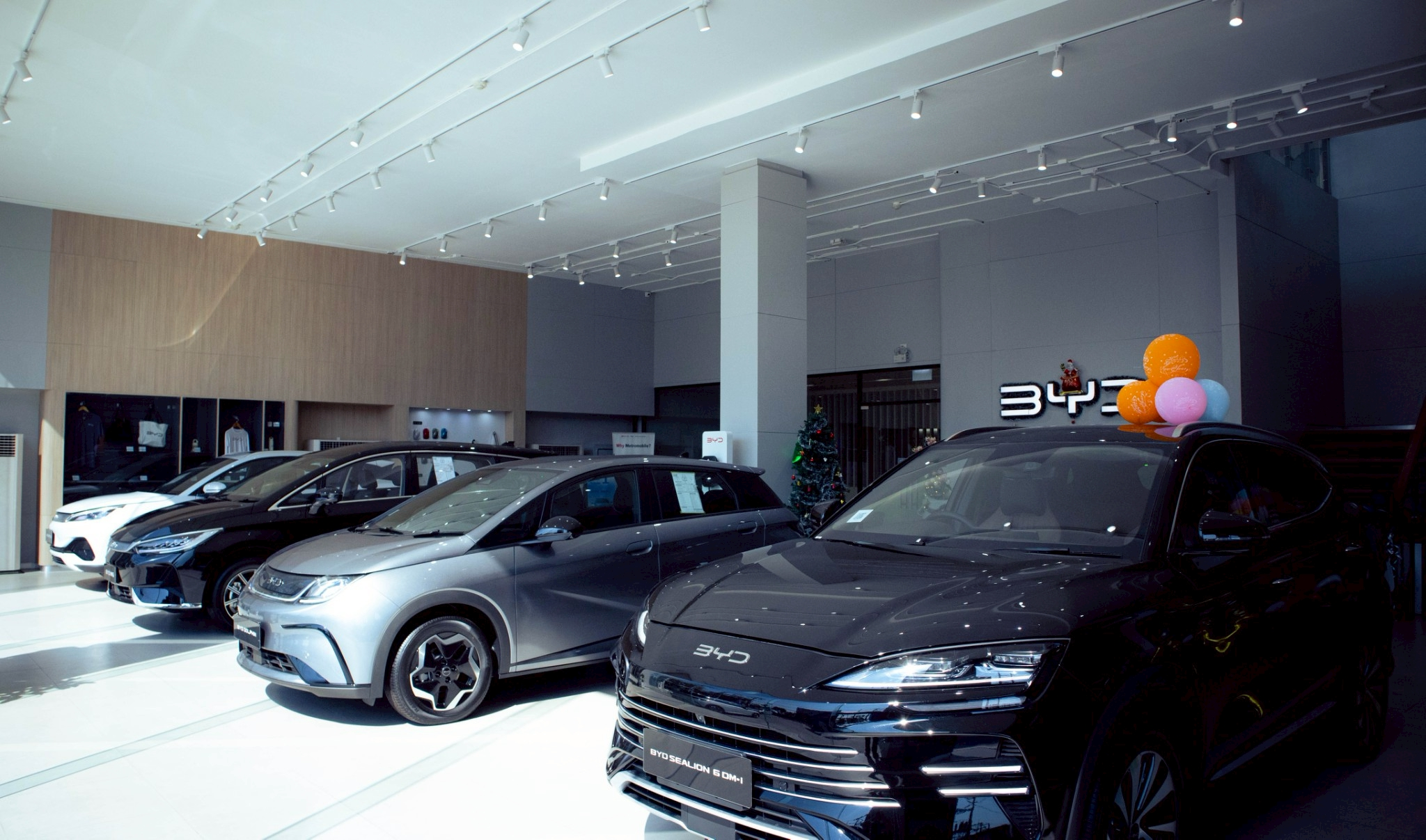 BYD Metromobile showroom 6